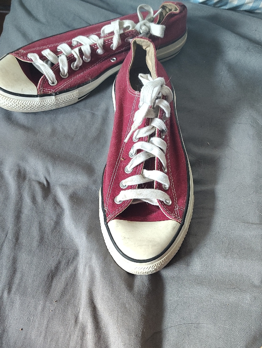 Converse Low Top Sneakers Burgundy with White